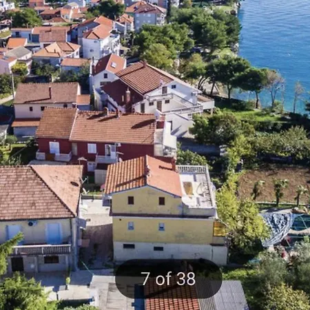 Marij Villa *