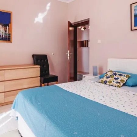 Marij Villa *